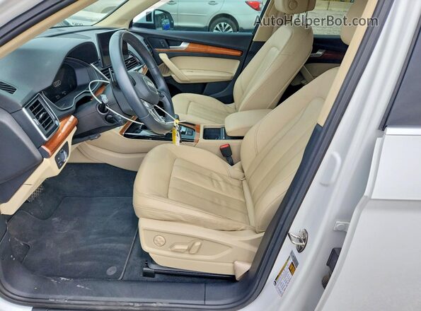 WA1E2AFY5M2073405 2021 AUDI Q5 White Widok wnętrza z przodu