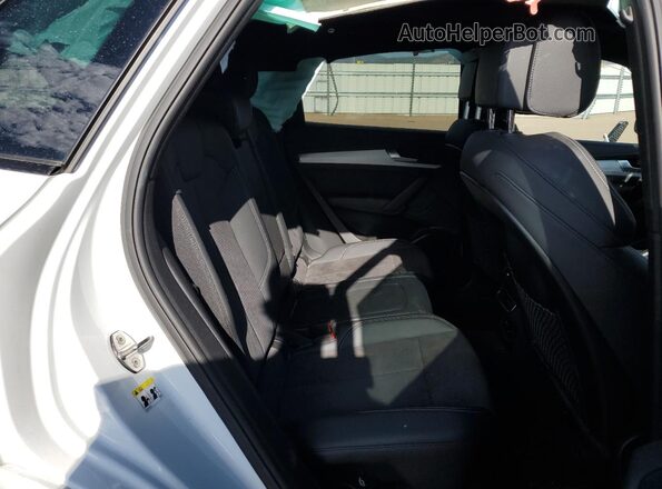 WA1E2AFY8R2070649 2024 AUDI Q5 White Հետևի նստատեղերի տեսք