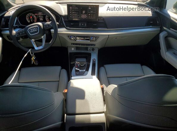 WA1EAAFY3S2017785 2025 AUDI Q5 Green Vista del salpicadero