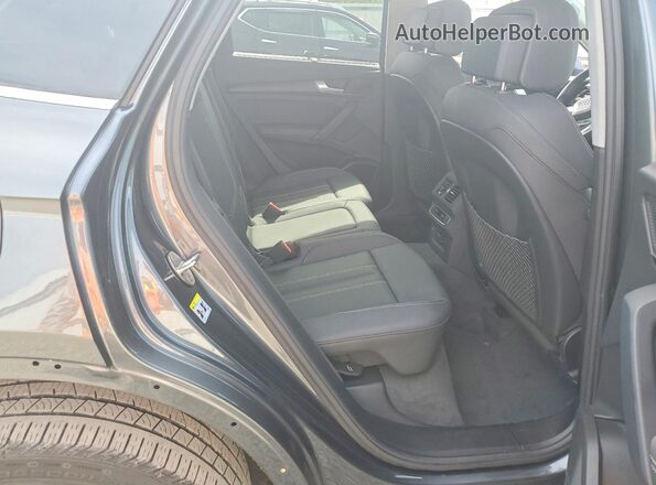 WA1EAAFY4R2069047 2024 AUDI Q5 Gray Vista interior trasera