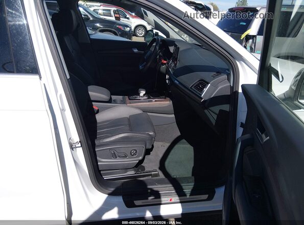 WA1EAAFY5R2082924 2024 AUDI Q5 White Սալոնի դիմացի տեսք