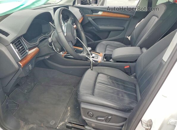 WA1EAAFY6P2143243 2023 AUDI Q5 White Front interior view