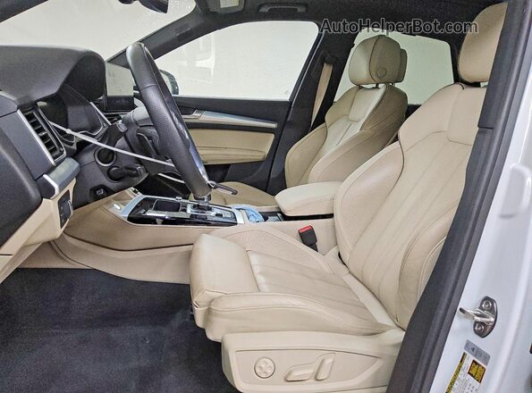 WA1EAAFYXR2101483 2024 AUDI Q5 White Вид салону спереду