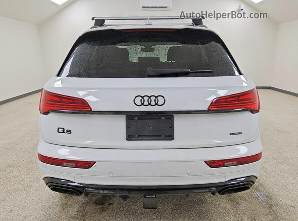 WA1EAAFYXR2101483 2024 AUDI Q5 White Вид ззаду