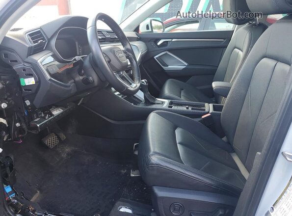 WA1EECF36K1065758 2019 AUDI Q3 White Front interior view