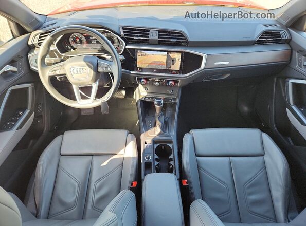 WA1EECF37R1151428 2024 AUDI Q3 Red Вид панелі приладів