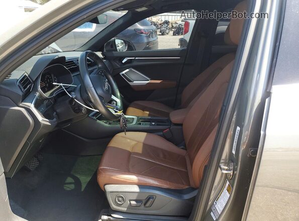 WA1EECF39M1054868 2021 AUDI Q3 Gray წინა სალონის ხედი
