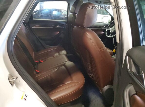 WA1EFCFS5GR014779 2016 AUDI Q3 White Սալոնի հետևի տեսք