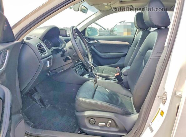WA1EFCFS8GR011956 2016 AUDI Q3 White წინა სალონის ხედი