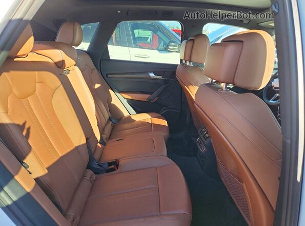 WA1FAAFY2M2023830 2021 AUDI Q5 White Rear interior view