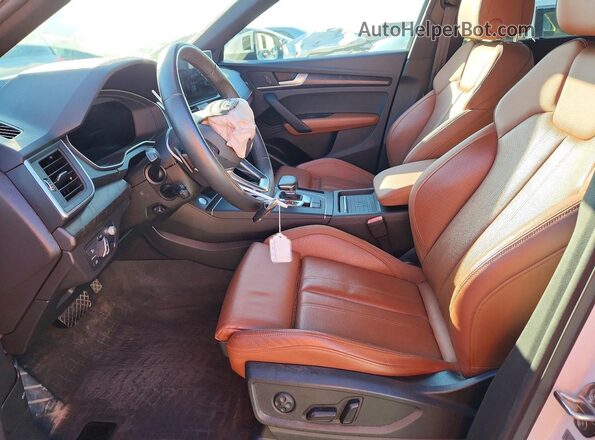 WA1FAAFY2M2023830 2021 AUDI Q5 White Front interior view