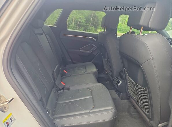 WA1FECF31L1038344 2020 AUDI Q3 White Вид задньої частини салону