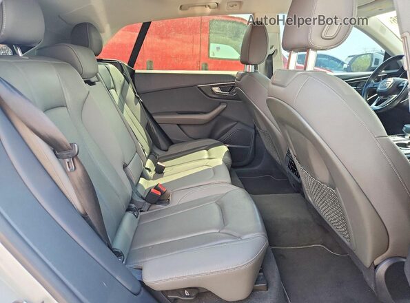 WA1FVAF13KD044579 2019 AUDI Q8 Белый Вид задних сидений