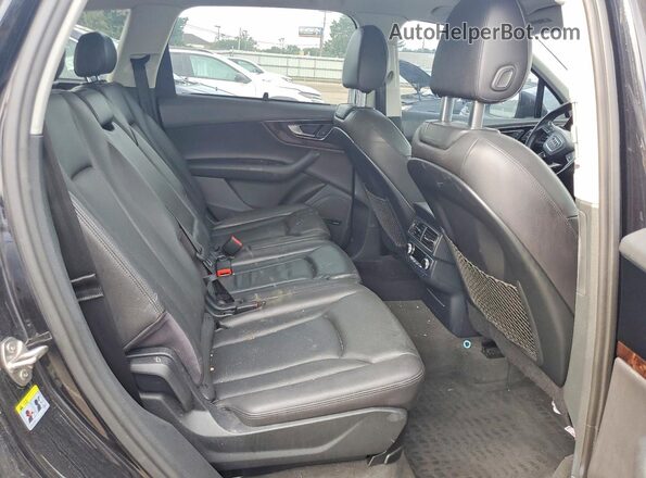 WA1LAAF71HD031941 2017 AUDI Q7 Black უკანა სალონის ხედი