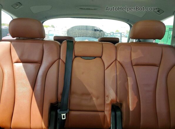WA1LXAF7XMD014161 2021 AUDI Q7 White Widok tylnych siedzeń