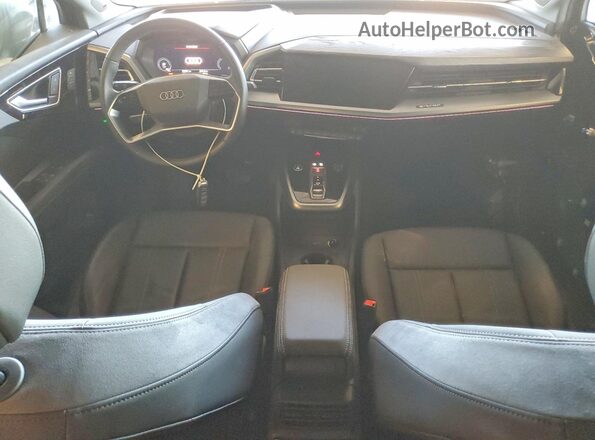 WA1M2BFZ4RP002801 2024 AUDI Q4 Черный Вид панели приборов