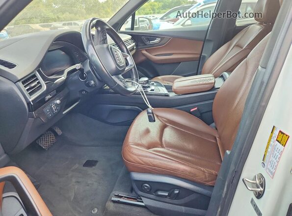 WA1VAAF71HD043774 2017 AUDI Q7 White Vista interior delantera