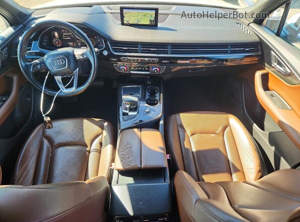 WA1VAAF71HD043774 2017 AUDI Q7 White Vista del salpicadero