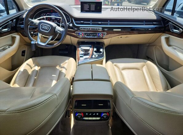 WA1VAAF72JD020140 2018 AUDI Q7 White Widok deski rozdzielczej