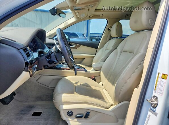 WA1VAAF72JD020140 2018 AUDI Q7 White Widok wnętrza z przodu
