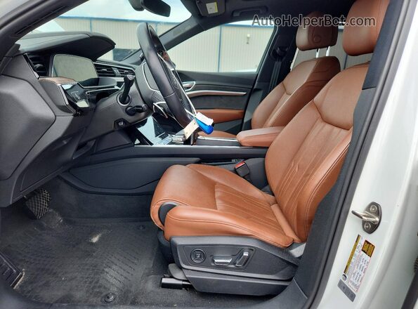 WA1VABGE9KB019129 2019 AUDI E-TRON White წინა სალონის ხედი