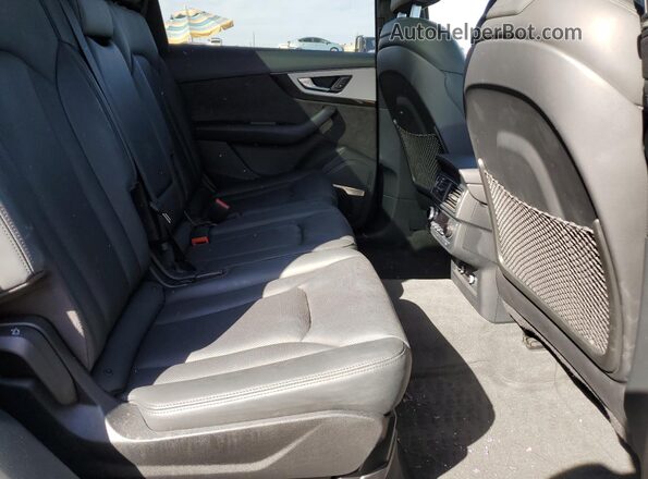 WA1WAAF79JD024528 2018 AUDI Q7 White Rear seats view