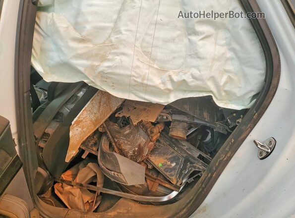WAUB4AF43JA002427 2018 AUDI S4 White Vista de los asientos traseros