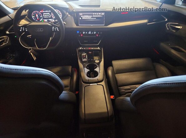 WAUG9BFW6S7001012 2025 AUDI S Black Vista del salpicadero