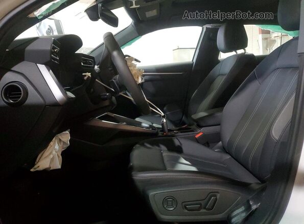 WAUGUDGY9SA130634 2025 AUDI A3 White Սալոնի դիմացի տեսք