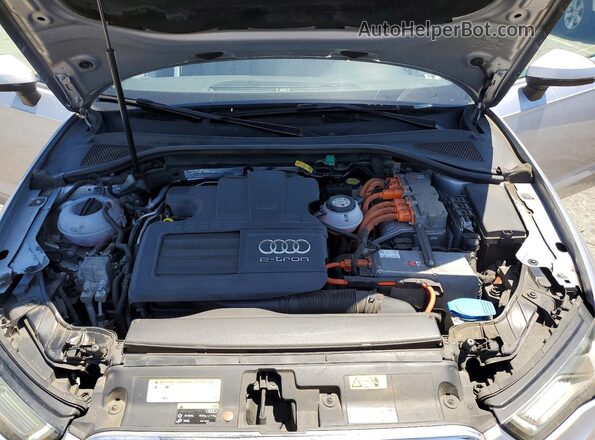 WAUTPBFF9GA090069 2016 AUDI A3 Silver Vista interior trasera