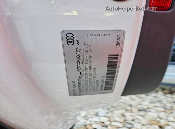 WAUUNAF57JA026759 2018 AUDI A5 White Vista del compartimento del motor