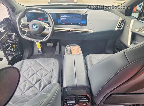 WB523CF06PCM65749 2023 BMW IX Черный Вид панели приборов
