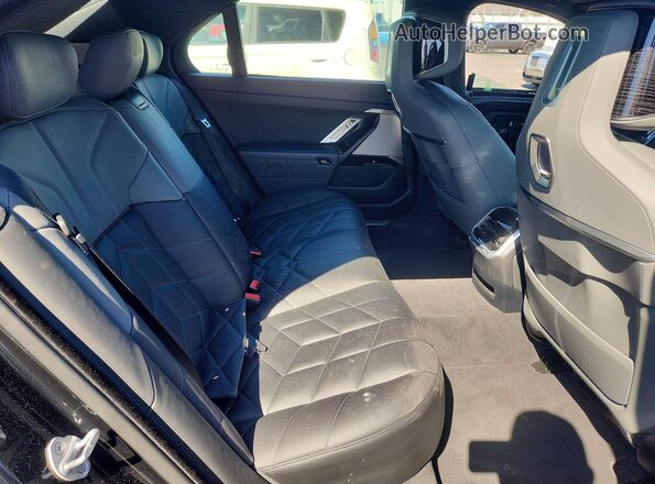 WBA23EH01RCR02909 2024 BMW 7 SERIES Black Vista de los asientos traseros