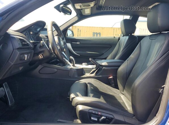 WBA2G3C55HV640858 2017 BMW M2 Blue Вид салону спереду