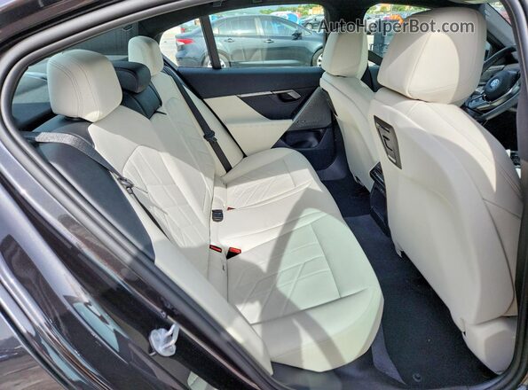 WBA43FJ04RCS78094 2024 BMW 5 SERIES Gray Вид задніх сидінь