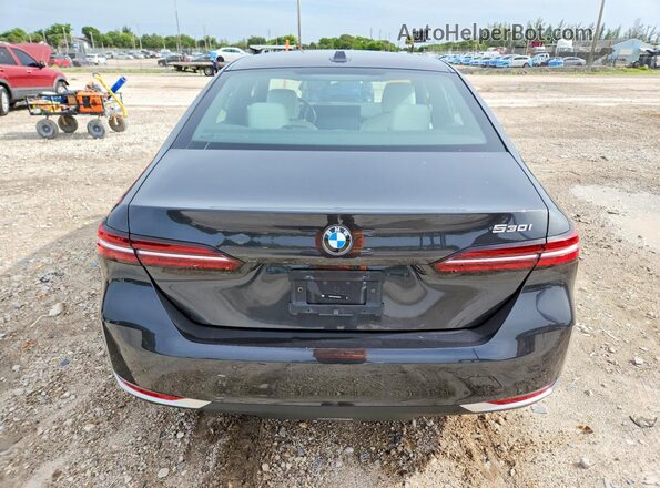 WBA43FJ04RCS78094 2024 BMW 5 SERIES Gray Вид ззаду
