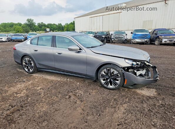 WBA53FJ00RCP92755 2024 BMW 5 SERIES Gray Front right