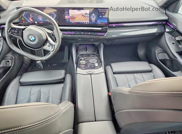 WBA53FJ00RCP92755 2024 BMW 5 SERIES Gray Dashboard view