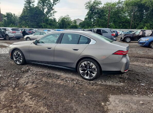 WBA53FJ00RCP92755 2024 BMW 5 SERIES Gray Rear left