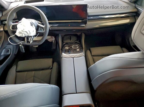 WBA63FJ02TCW64108 2026 BMW 5 SERIES Black Առջևի վահանակի տեսք