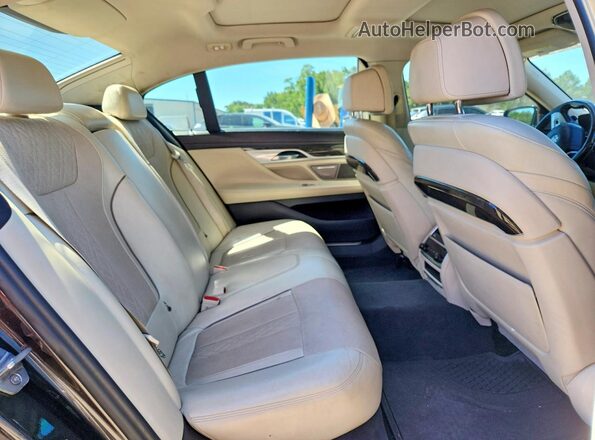 WBA7E2C51HG739395 2017 BMW 7 SERIES Charcoal Widok tylnych siedzeń