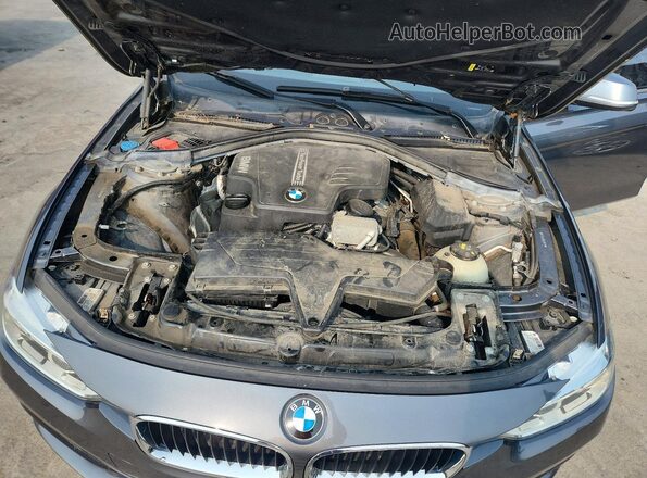WBA8A3C58JA357976 2018 BMW 3 SERIES Gray Vista interior trasera
