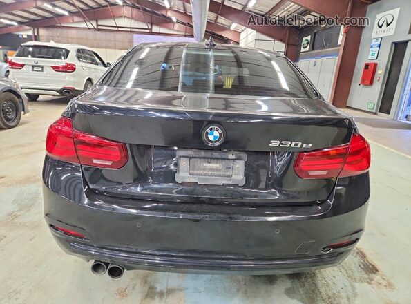 WBA8E1C56JA758760 2018 BMW 3 SERIES Black Widok z tyłu