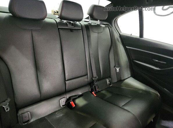 WBA8E9G53GNT44488 2016 BMW 3 SERIES White Vista de los asientos traseros