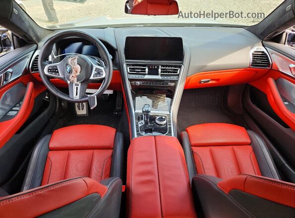 WBAGV8C00RCN84970 2024 BMW M8 Серый Вид панели приборов