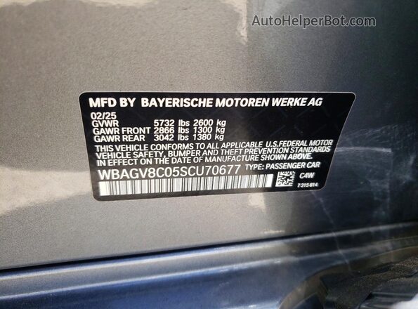 WBAGV8C05SCU70677 2025 BMW M8 Gray Widok komory silnika