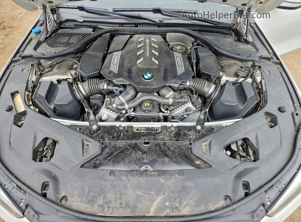 WBAGV8C0XNCJ35564 2022 BMW M8 White უკანა სალონის ხედი
