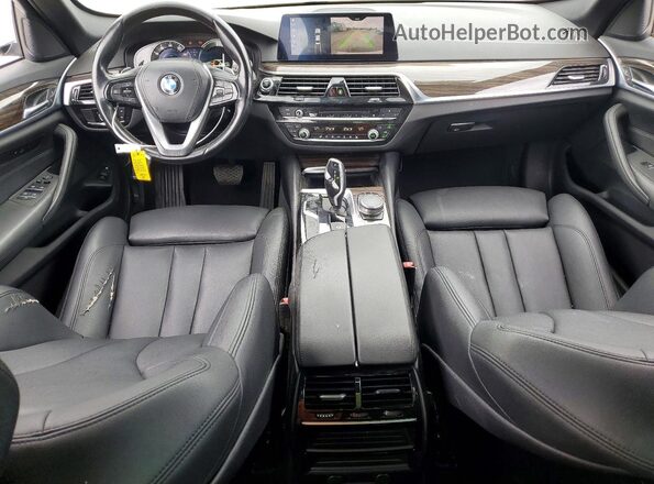 WBAJA9C56KB388451 2019 BMW 5 SERIES Белый Вид панели приборов