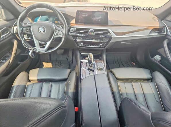 WBAJB1C59KB375966 2019 BMW 5 SERIES Silver Vista del salpicadero