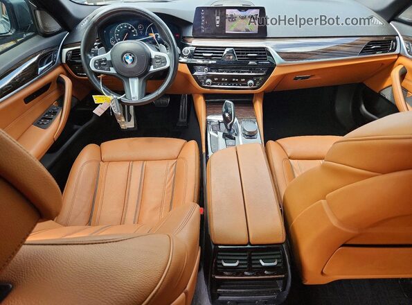 WBAJE7C50KWW25971 2019 BMW 5 SERIES Gray Dashboard view